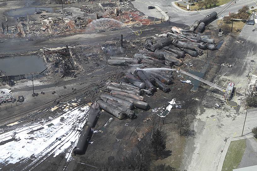 2013 год. В аварии поезда с нефтью в канадском Лак Мегантике погибли 47 человек. Были уничтожены более 30 зданий в центральной части города