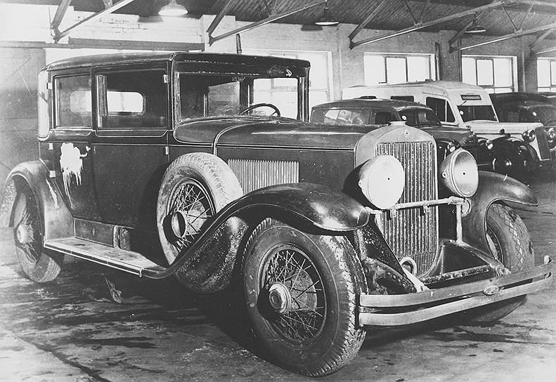 Бронированные версии «кадиллаков» стали появляться в конце 1920-х. Этим V-8 1928 года владел известный мафиози Аль Капоне, через пару лет пересевший на более совершенный и роскошный V-16 &lt;br>На правах рекламы