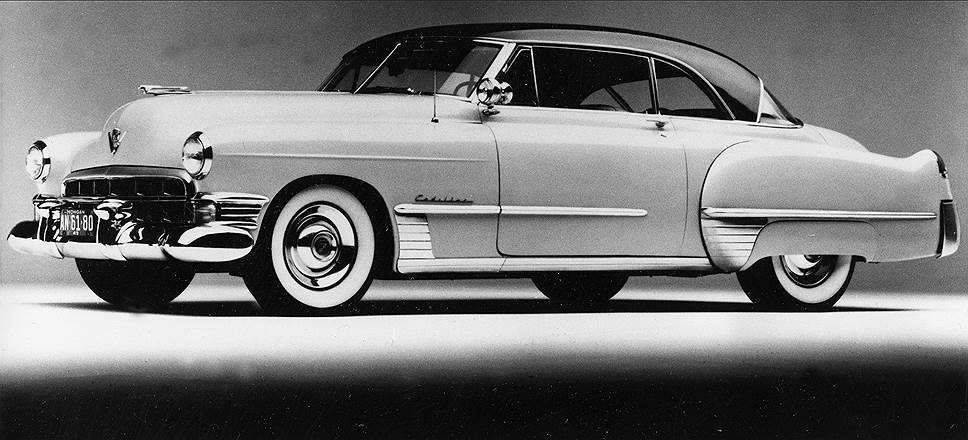 Cadillac Coupe de Ville 1949 года стал первым в мире двухдверным хардтопом без средней стойки, сенсация в сфере автомобильного дизайна. Чтобы владелец купе мог чувствовать себя уверенно на дороге, автомобиль оснащался 325-сильным V8 объемом 6,4 л. В 2000-х годах на спецверсии Cadillac de Ville ездил президент США Джордж Буш. Автомобиль первого лица собирался вручную, а внутри были предусмотрены кресла для семерых людей &lt;br>На правах рекламы