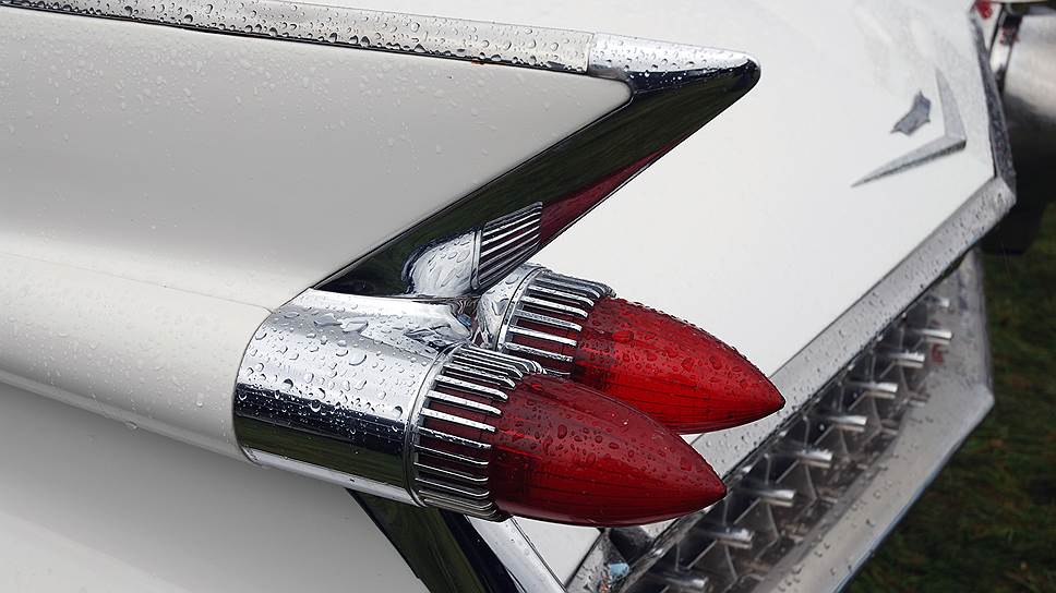 Eldorado 1959 года — квинтэссенция «плавникового» дизайна. Задние панели были похожи на перья стабилизаторов ракеты &lt;br>На правах рекламы