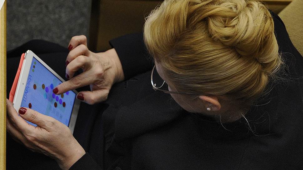 Председатель комитета Государственной думы России по вопросам семьи, женщин и детей богата на законодательные инициативы. Закрывая сессию она предложила обязать операторов связи по умолчанию включать для всех клиентов фильтрацию по возрасту. Таким образом она хочет ограничить использование интернета для всех пользователей