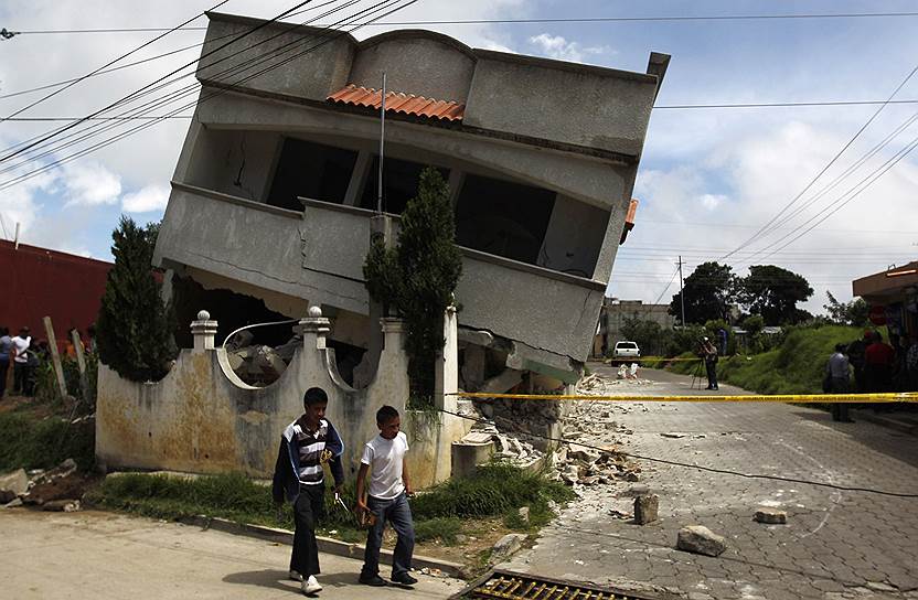 Последствия землетрясения в городе Сан-Маркос на северо-западе Гватемалы