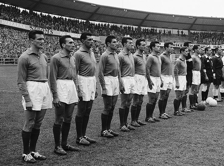 В 1958 году в Швеции на групповом этапе Чехословакия обыграла Аргентину со счетом 6:1, а Франция — Парагвай со счетом 7:3
