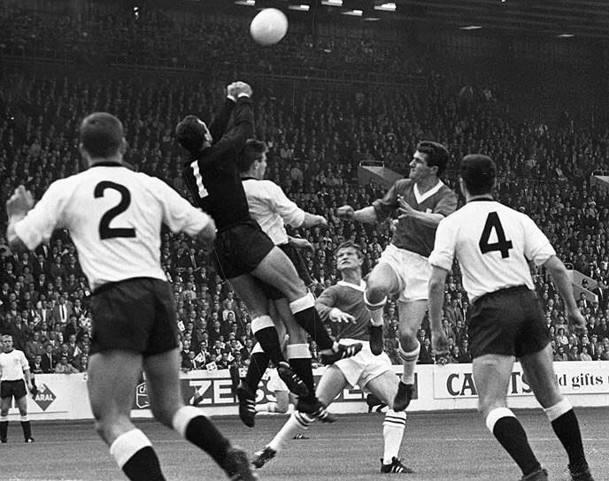 На чемпионате 1966 года в Англии случился лишь один разгромный матч. На групповом этапе ФРГ забила Швейцарии пять мячей, не пропустив ни одного