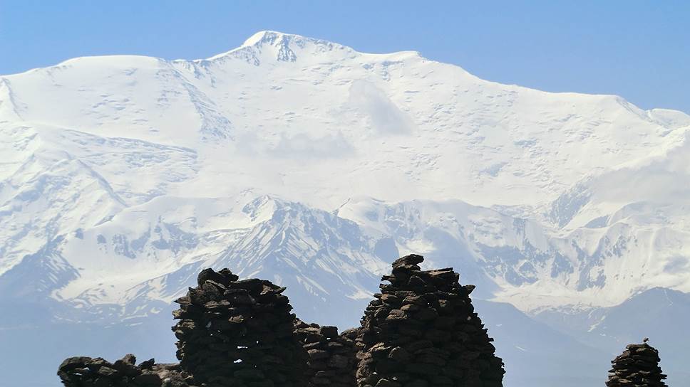 1990 год. 43 альпиниста были погребены под лавиной на пике Ленина (Памир)