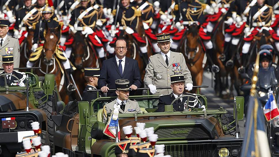 Традиционно на Елисейских полях дефилируют 5 тыс. военнослужащих, показывается военная техника
&lt;br>На фото президент Франции Франсуа Олланд