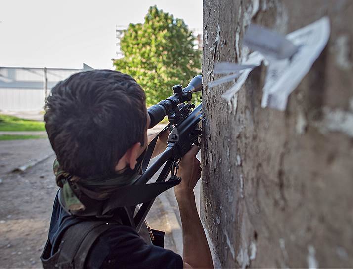 May, 18&lt;br>Militants during the shelling in Kramatorsk