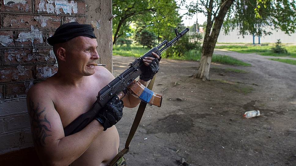 May, 18&lt;br>Militants during the shelling in Kramatorsk