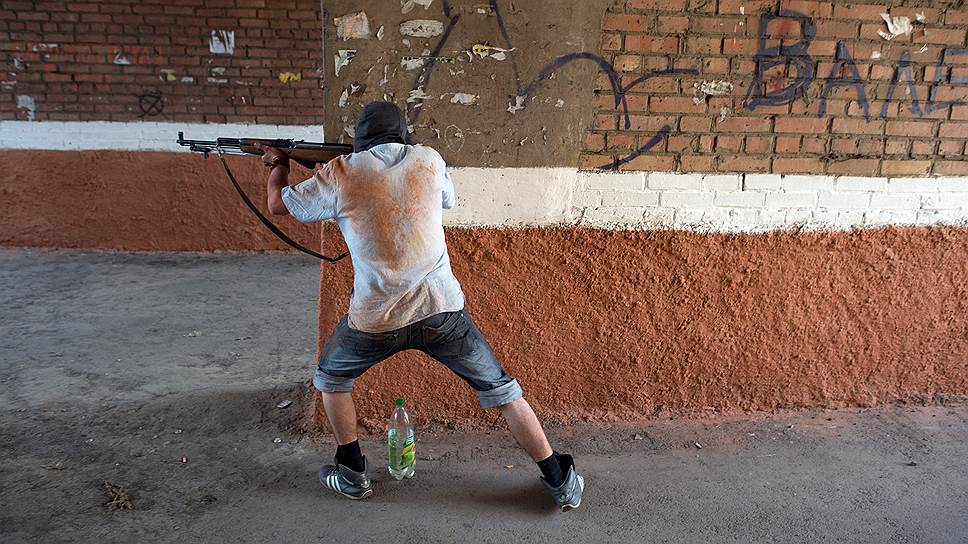 May, 18&lt;br>Militants during the shelling in Kramatorsk