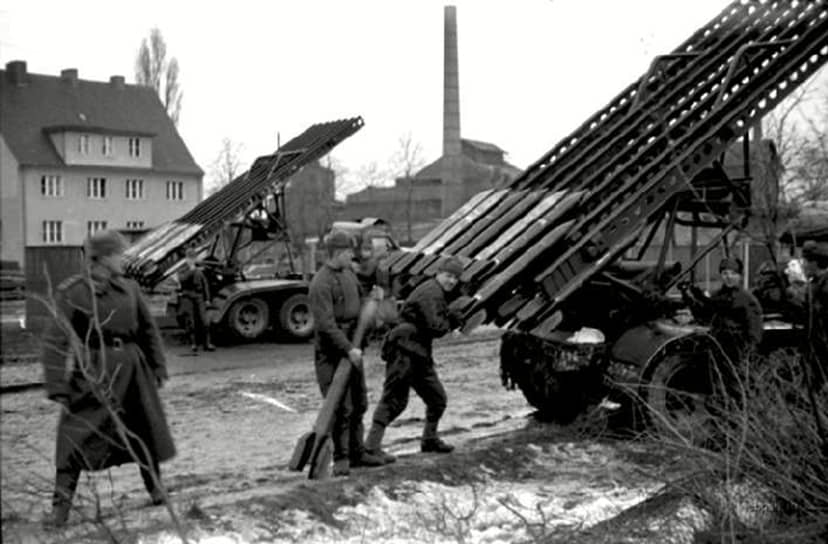 Первый удар «Катюши» нанесли 14 июля 1941 года в 14:30 по московскому времени по железнодорожному узлу города Орши (Белоруссия). Экспериментальная батарея под командованием гвардии капитана Ивана Флерова за восемь секунд выпустила по врагу 112 реактивных снарядов. В результате переправа противника была сорвана