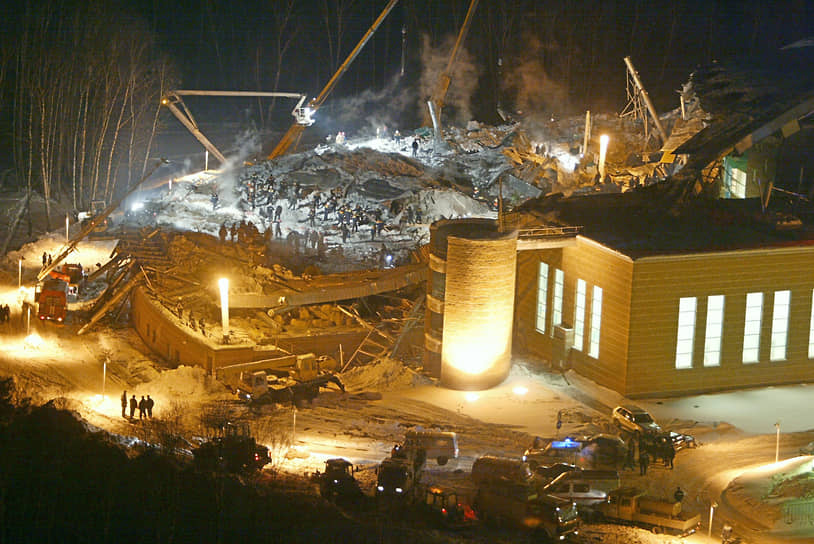 14 февраля 2004 года в Москве обрушился купол аквапарка «Трансвааль». Площадь обрушения превысила 5 тыс. кв. м. Погибли 28 человек, около 200 пострадали. Причиной обрушения были признаны «неверные конструктивные решения» и «просчеты проектирования». Следствие возложило вину на конструктора крыши Нодара Канчели и главу Мосгосэкспертизы Анатолия Воронина. В 2006 году прокуратура Москвы признала чиновника непричастным к трагедии, а архитектора амнистировала