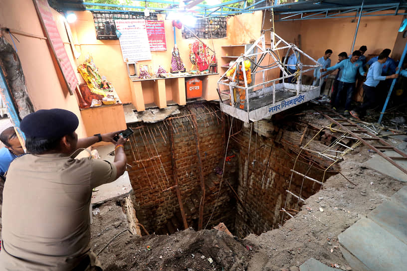 30 марта 2023 года рухнуло покрытие ступенчатого колодца в храме в Индауре (Индия). Погибли 36 человек. По словам главного министра штата Мадхья-Прадеш Шивраджа Сингха Чоухана, перекрытие обрушилось под весом толпы