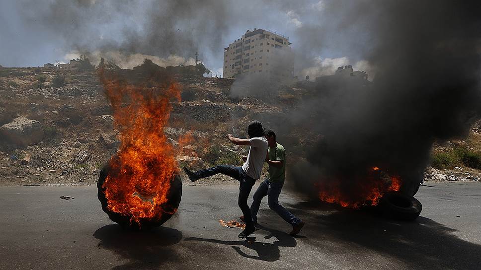 Столкновения между палестинскими демонстрантами и израильскими военнослужащими в палестинском городе Рамалла