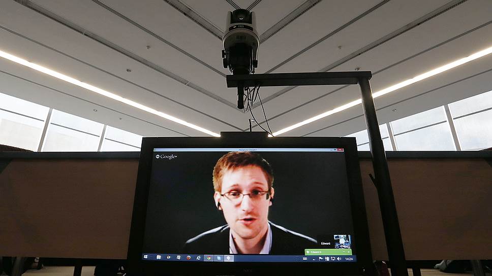 Бывший сотрудник спецслужб США Эдвард Сноуден