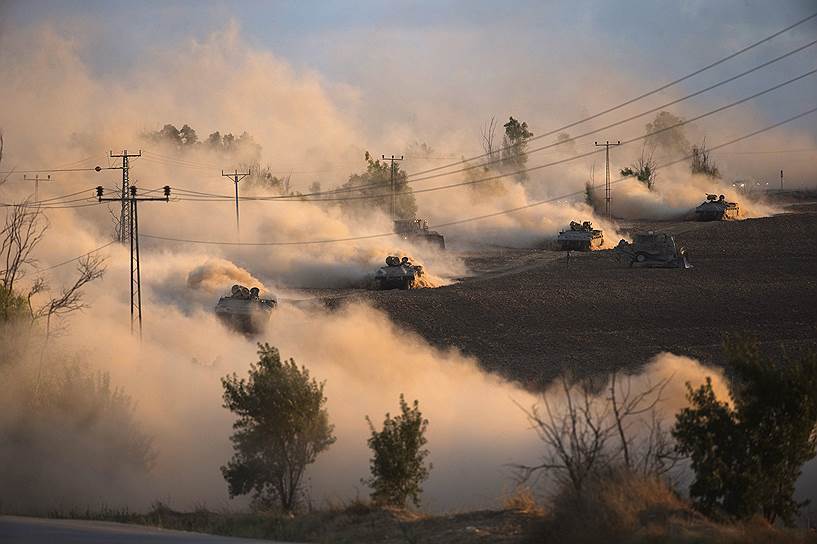 Израильская бронетехника во время маневров на севере Сектора Газа