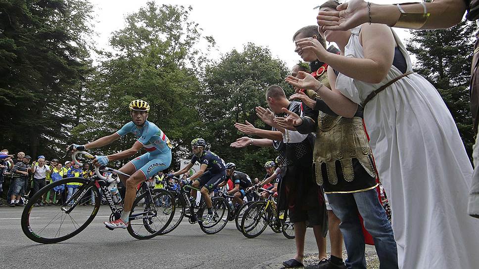 Победитель Tour de France-2014 итальянец Винченцо Нибали (на фото) взлетел на вторую строчку в рейтинге Мирового тура Международного союза велосипедистов (UCI), причем до победы в «Большой петле» занимал в рейтинге 40-е место
