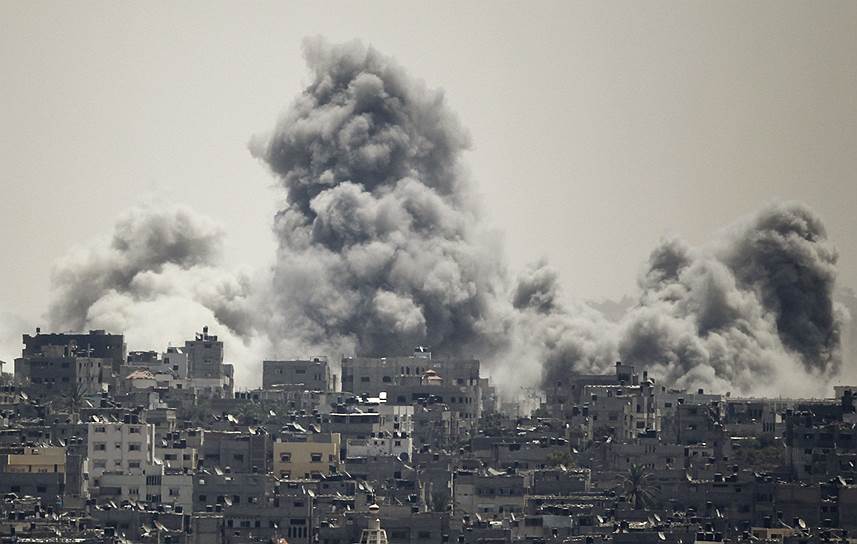 Дым над Газой после израильской атаки