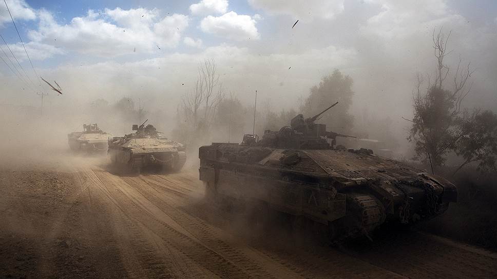25.07.14. Израильские танки на границе сектора Газа