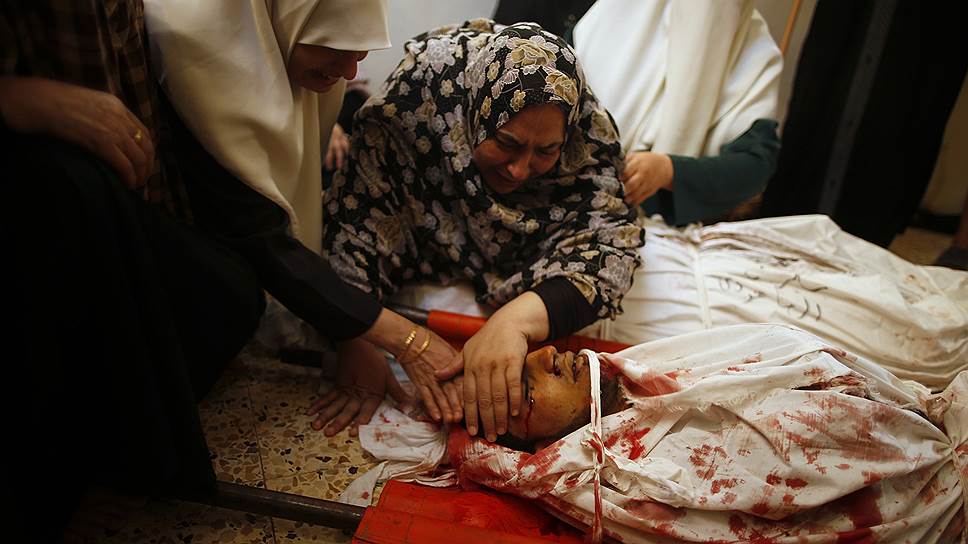 Мать на похоронах своего сына на севере сектора Газа