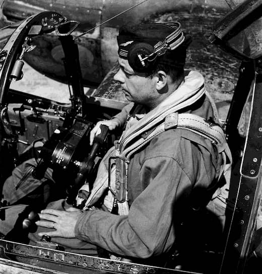 31 июля 1944 года Экзюпери, находясь за штурвалом истребителя Lockheed Lightning P-38 в разведывательном полете, пропал недалеко от острова Корсика в Средиземном море. Долгое время о его судьбе ничего не было известно. Лишь в 1998 году в море недалеко от Марселя рыбак Жан-Клод Бьянко обнаружил браслет с именем писателя. В мае 2000 года подводник Люк Ванрей, исследовавший область у побережья острова Риу, где рыбачил Бьянко, на глубине 70 м нашел обломки самолета