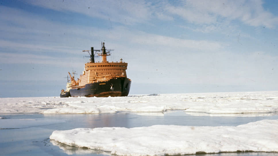 1977 год. Советский атомный ледокол «Арктика» первым из надводных кораблей достиг Северного полюса Земли