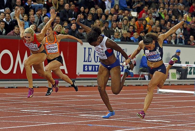 Финиш забега на 100 метров среди женщин во время чемпионата Европы по легкой атлетике в Цюрихе