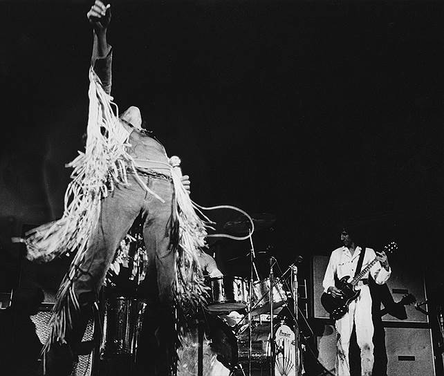Многие группы благодаря выступлению на «Вудстоке» стали из малоизвестных популярными, а некоторые из популярных — культовыми. Так, чрезвычайно успешное выступление The Who (на фото) способствовало их становлению как суперзвезд и помогло их альбому Tommy стать мультиплатиновым. А одним из самых запоминающихся исполнений The Who на фестивале стала песня «See Me, Feel Me»: солнце взошло в тот момент, когда солист Роджер Долтри начал петь