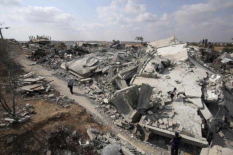 Последствия израильских ударов по палестинскому поселению в секторе Газа