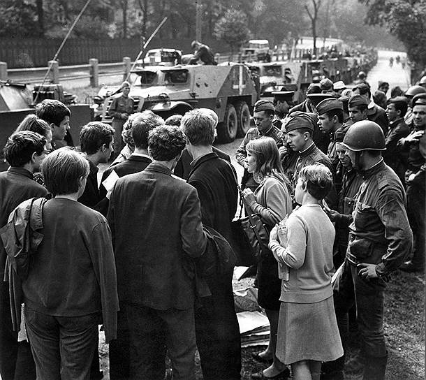 1968 год. Руководство стран Варшавского договора одобрило ввод войск в Чехословакию