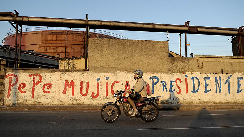 Первый тур выборов Мухика выиграл, получив более 48% голосов. Во втором он набрал 52% голосов избирателей, и 30 ноября 2009 года был объявлен новым президентом Уругвая