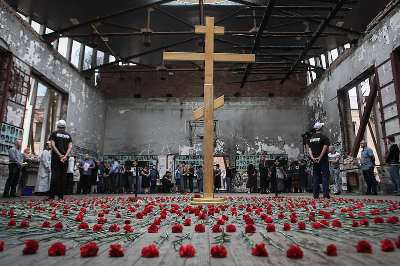 Ежегодно в Беслане проходят вахты памяти по жертвам теракта. В стенах разрушенного спортзала служат заупокойную литургию. 3 сентября с 2005 года отмечается в России как День солидарности в борьбе с терроризмом