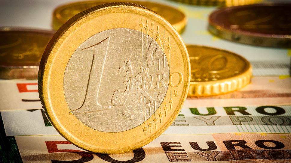 Как евро сбросил год