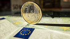 Евро ослабел из-за экономики и политики