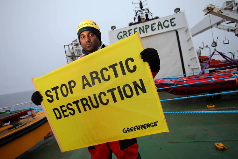 29 мая 2011 года двое зеленых разбили лагерь на платформе британской компании Cairn Energy в море Баффина на западе Гренландии. Позже на нее высадились еще 18 экологов, которые несколько дней препятствовали работам. 9 июня суд Амстердама запретил Greenpeace мешать Cairn Energy под угрозой штрафа $50 тыс. за каждый день вынужденного простоя (Cairn Energy требовала $2 млн ежедневно)
