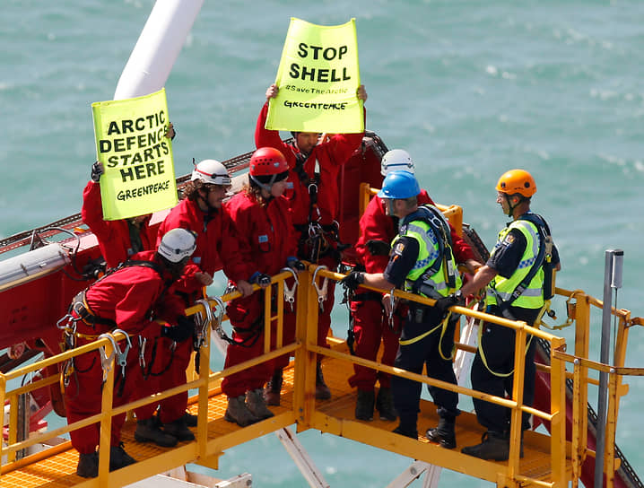 24 февраля 2012 года группа из шести активистов Greenpeace захватила и в течение трех дней удерживала в Новой Зеландии буровое судно Noble Discoverer, законтрактованное Shell для геологоразведки в Арктике. Компания потребовала возмещения $500 тыс. убытков. В феврале 2013 года новозеландский суд оштрафовал каждого участника захвата на $545 и приговорил к 120 часам общественных работ