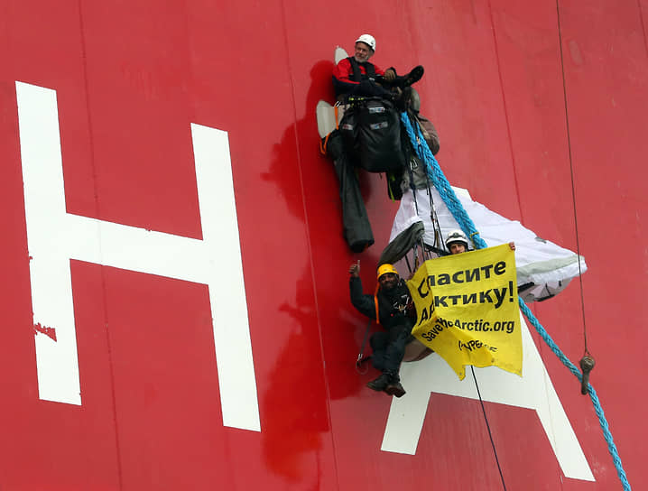 13 августа 2013 года активисты Greenpeace подошли на ледоколе Arctic Sunrise к российскому сейсморазведочному судну «Академик Лазарев» и обратились по радиосвязи к его капитану с требованием прекратить опасную для природы деятельность, так как бурение в Арктике может привести к экологической катастрофе. После двух дней акции Greenpeace судно завершило сейсморазведку и вернулось в Мурманск