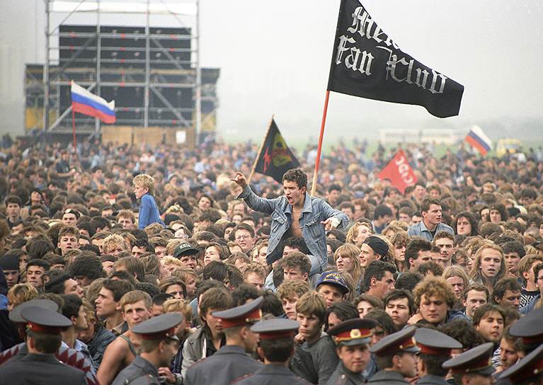 1991 год. Легендарный концерт Monsters of Rock с участием групп Metallica, Pantera, AC/DC в Москве, на Тушинском аэродроме. Впоследствии назывался Тушинским побоищем из-за избиения толпы фанатов милицейскими силами