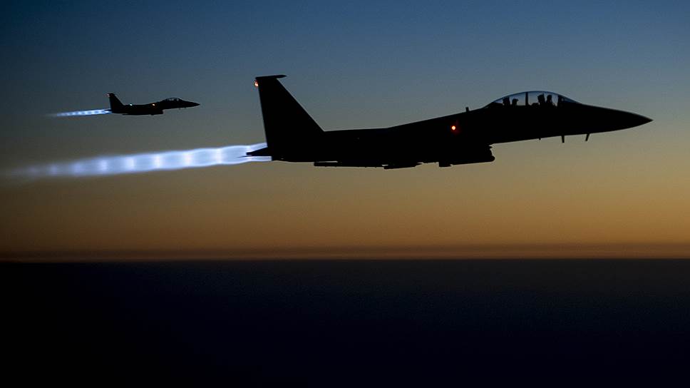 Американские истребители F-15E в небе над Ираком