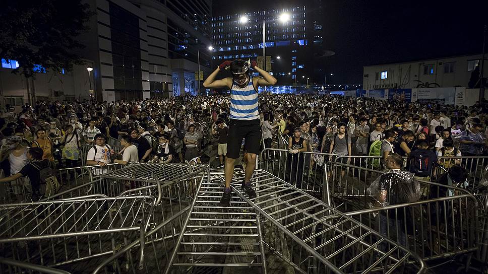 Протест разрастается по всему Гонконгу — как на одноименном острове, так и на полуострове Коулун