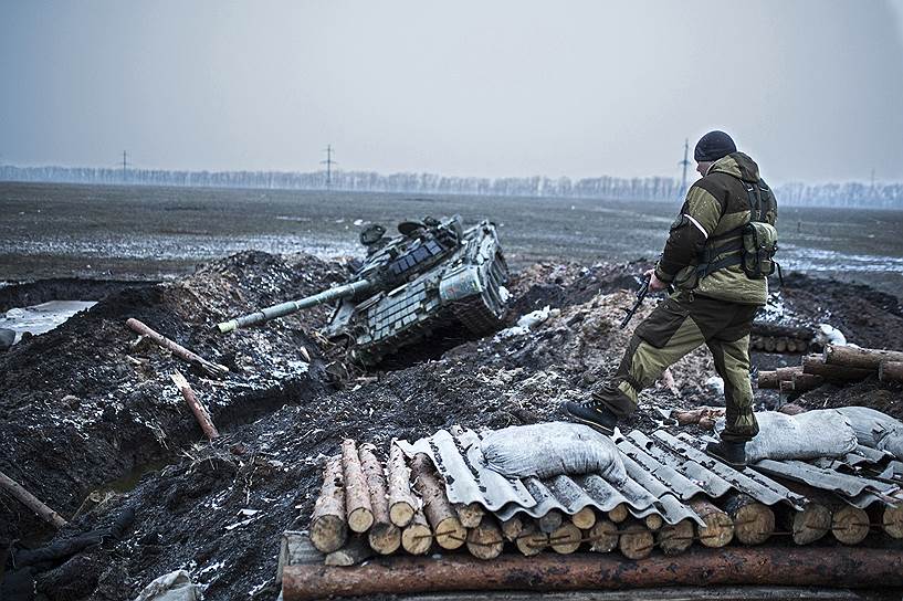 13 февраля 2015 года. На следующий день после подписания минской мирной декларации в зоне конфликта на востоке Украины ничего не поменялось. За сутки с небольшим до того, как огонь с обеих сторон должен прекратиться, обстрелы в Донецке шли полным ходом

