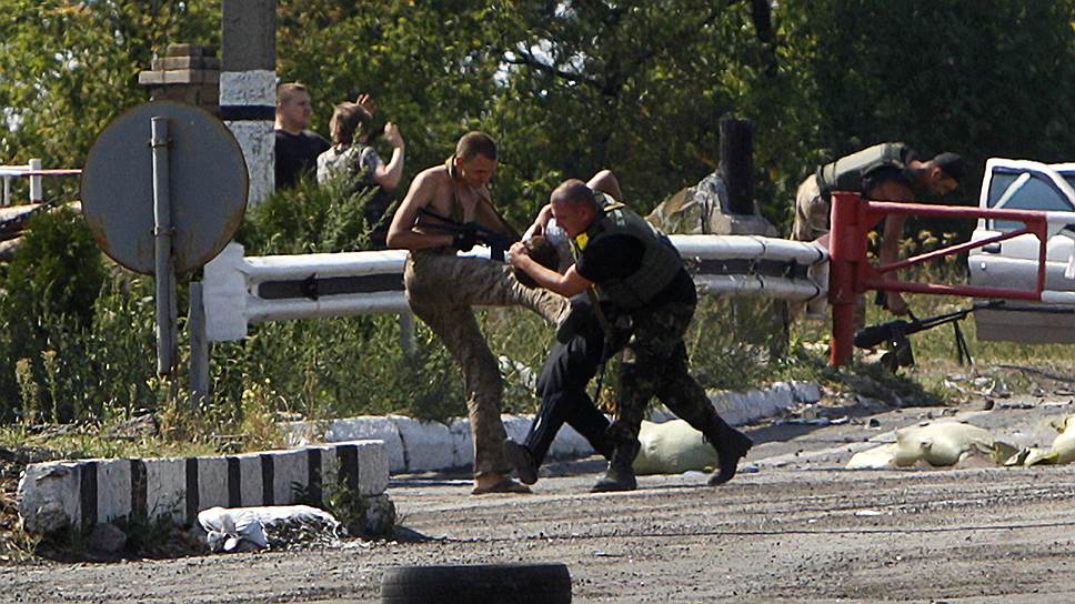 16 августа 2014 года. Бои продолжились в районах Орлово-Ивановки, Авдеевки, Иловайска и в Красном Яру