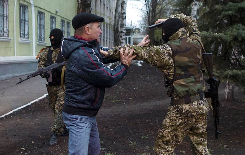 Киев требовал от ополченцев сложить оружие и покинуть занятые ими здания