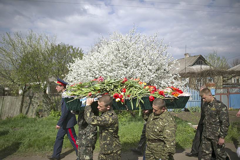 20 апреля 2014 года. В результате нападения на блокпост в селе Былбасовка погибли три человека