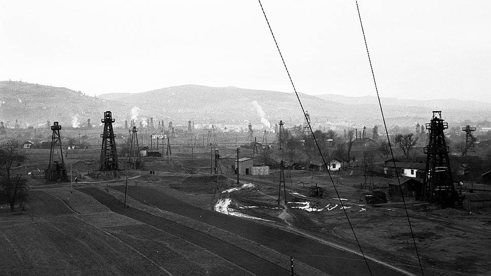В 1935 году Ишимбайский нефтепромысел дал стране уже более 400 тыс. тонн нефти. Тогда же началось строительство Ишимбайского нефтеперегонного завода и создание самостоятельного треста «Башнефть», в состав которого вошли Ишимбаевский промысел и ряд других подразделений.