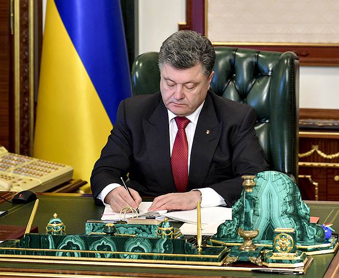10 октября. Вступил в силу украинский закон «Об очищении власти», принятый Верховной радой 16 сентября. Сокращенно документ называют законом о люстрации

