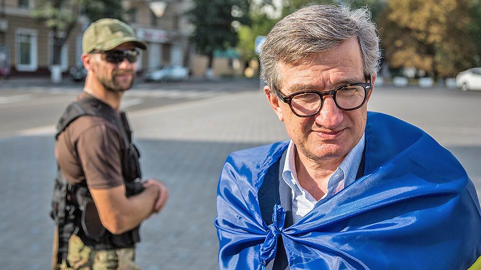 Бывший губернатор Донецкой области Сергей Тарута (справа)