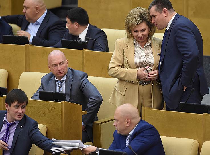 10 октября. Депутаты Госдумы обратились «к парламентам мира с призывом встать на защиту мирного населения юго-востока Украины» и провести «объективное международное расследование преступлений», совершенных в этом регионе
