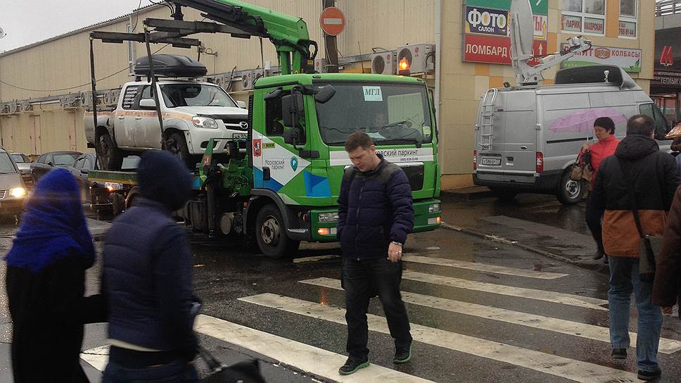 Как московский водитель почти сутки не давал эвакуировать свой пикап