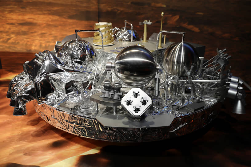 2016 год. При посадке на поверхность Марса разбился спускаемый модуль Schiaparelli российско-европейской миссии «ЭкзоМарс» 