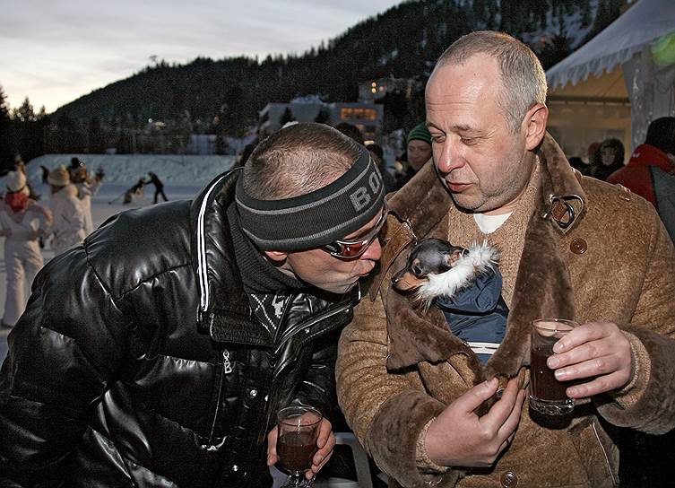 2008 год. Президент «Каро-фильм» Олег Андреев (слева) и бизнесмен Владимир Лившиц во время отдыха на горнолыжном курорте Санкт-Мориц